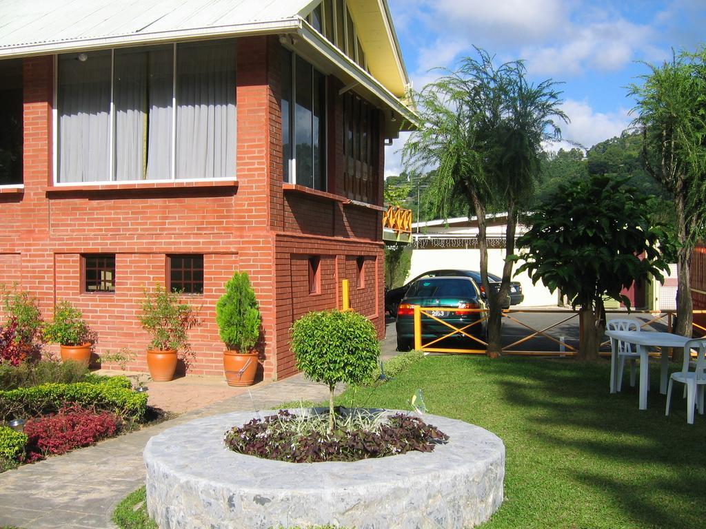 Heritage Inn Trinidad Belmont Εξωτερικό φωτογραφία